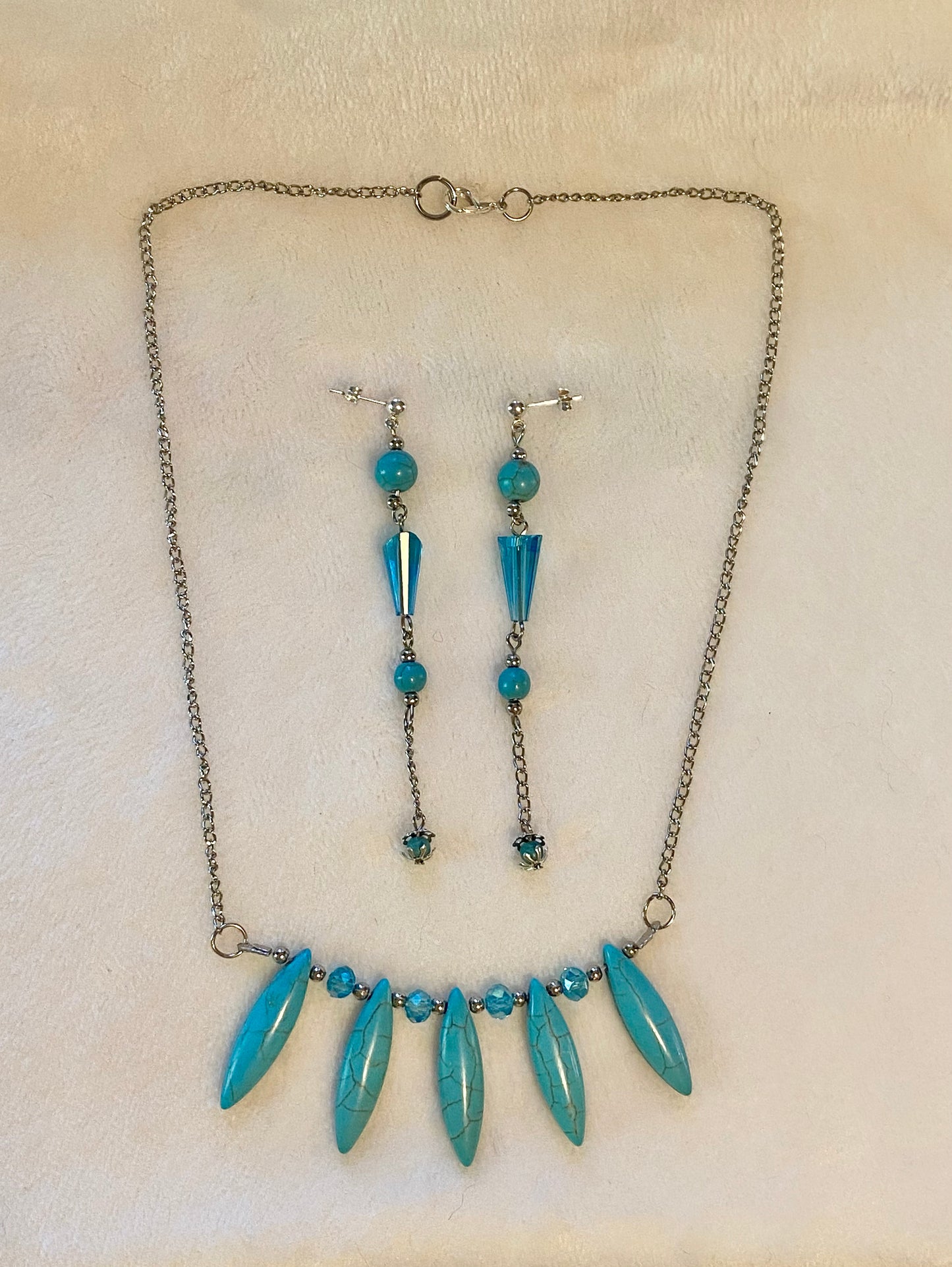 Necklace and earrings set